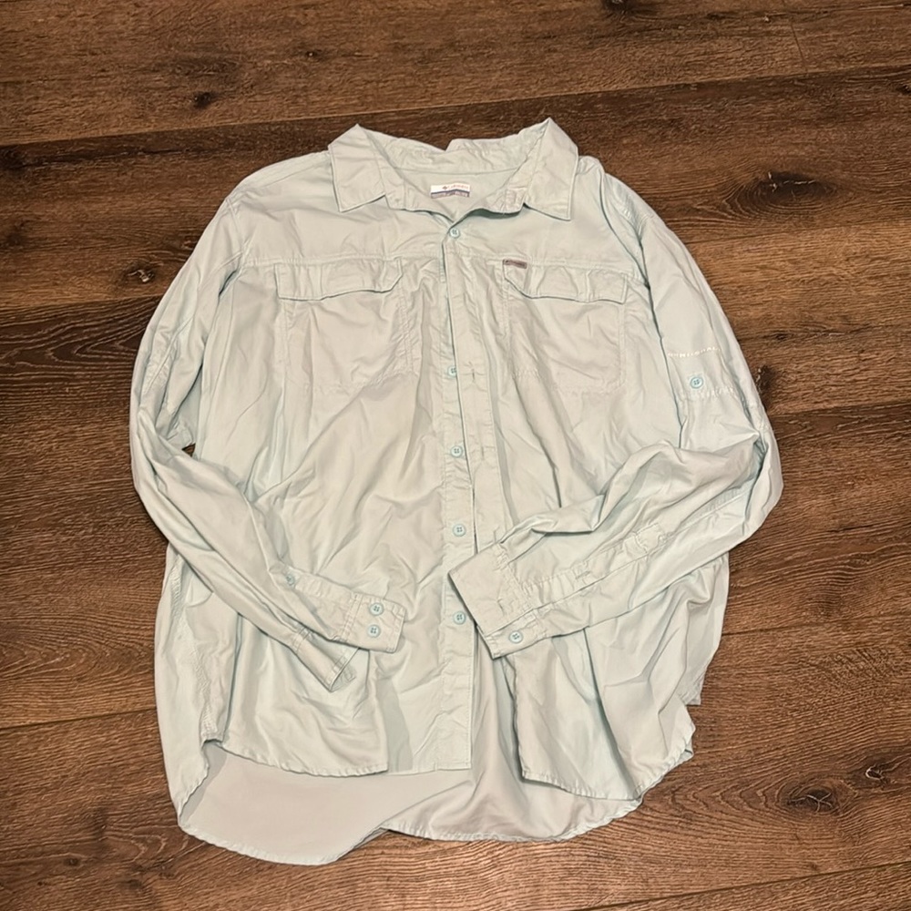 Columbia Omni shade blue button up XXL